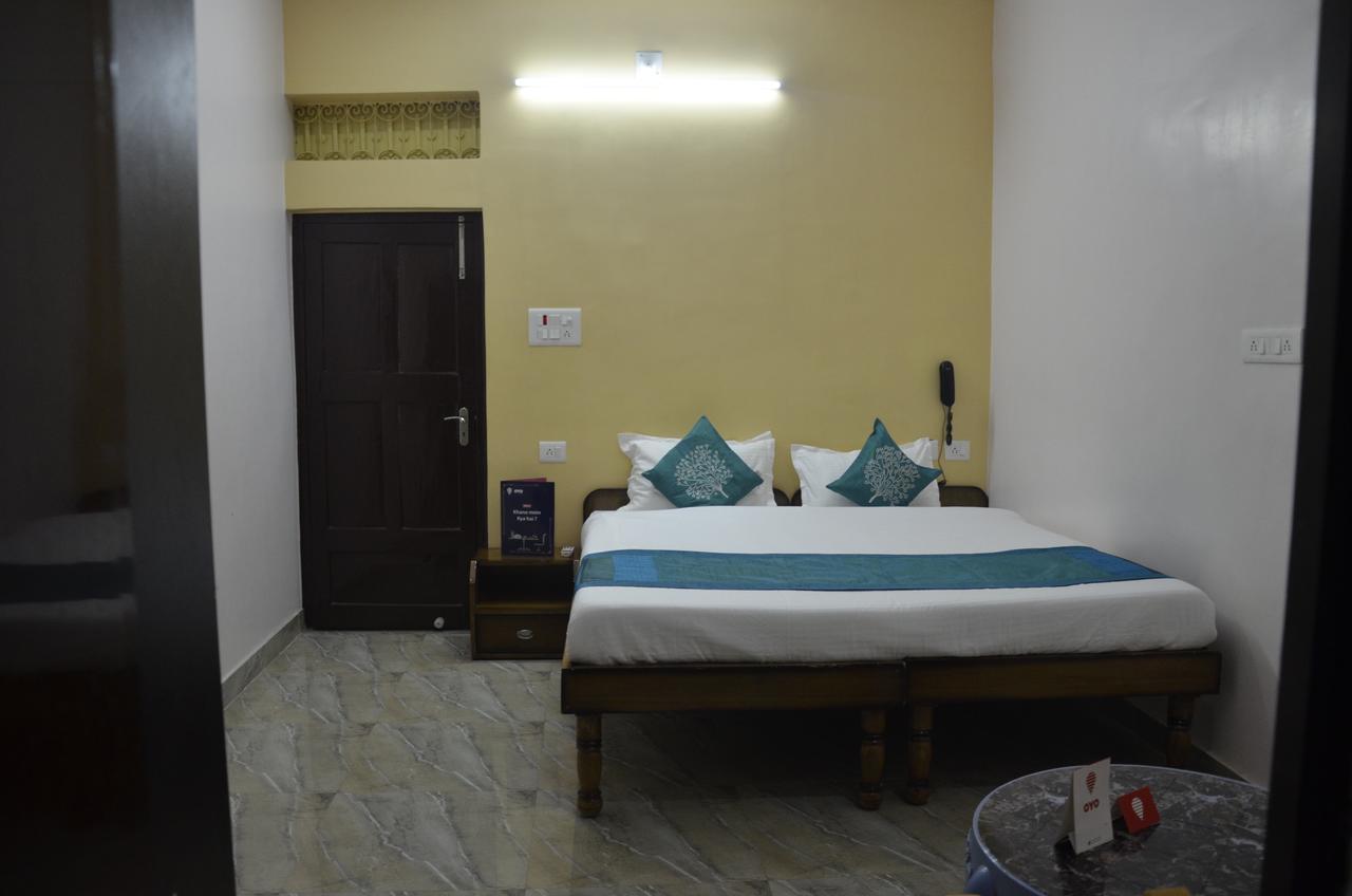 Oyo 7622 Varanasi Stays Exterior foto